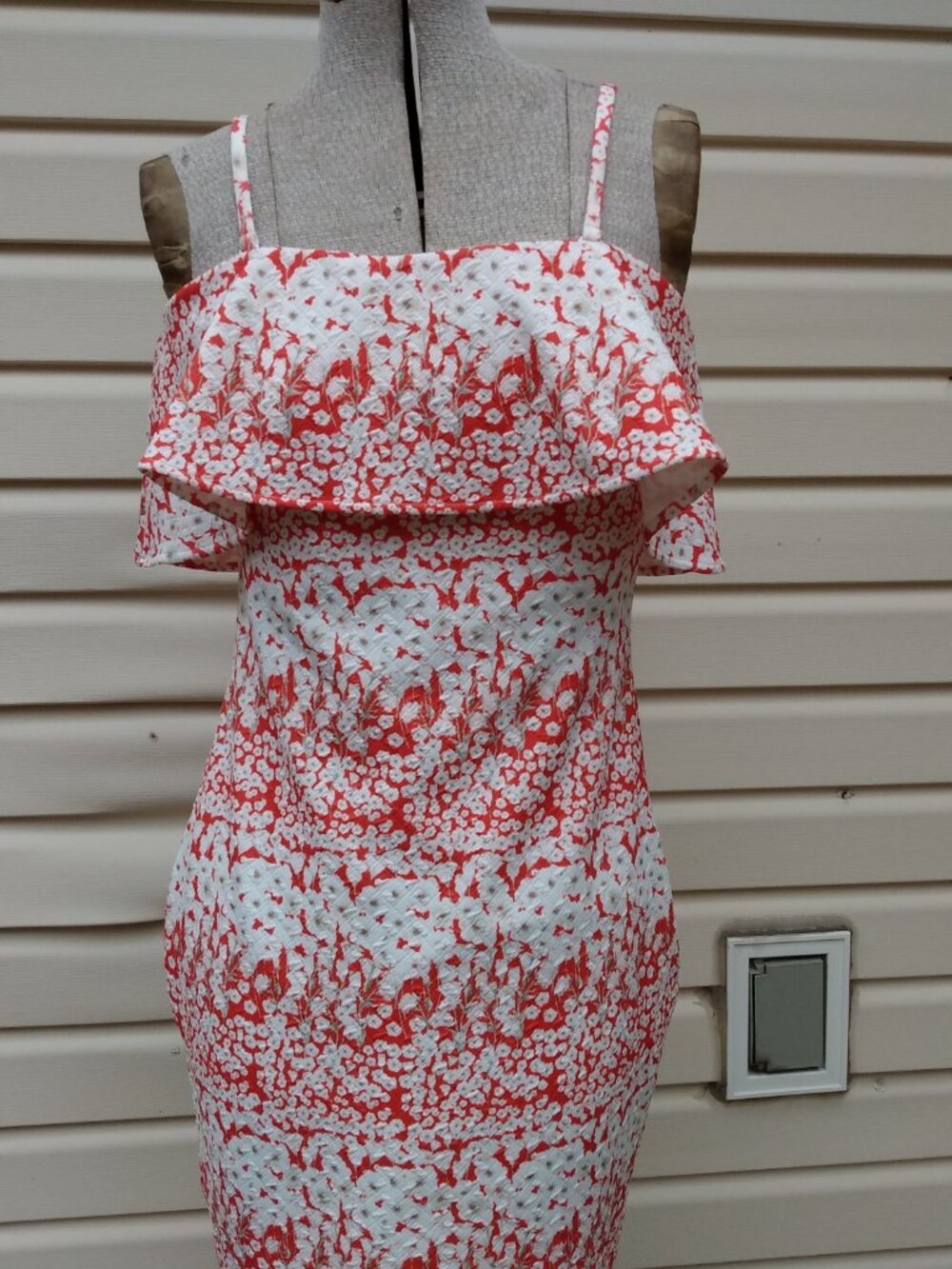 Flounce Ruffle Dress by Guess Los Angeles Size 6 Bodycon - Picture 3 of 13